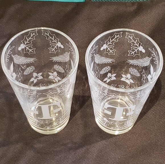 Set of 2 T-Mobile Holiday Collectible Etched 16oz Glasses (2023) NEW! - Picture 8 of 14